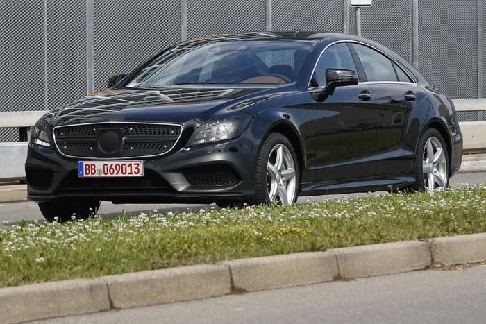 Stuttgart környéki utakon fotózták le a ráncfelvarráson áteső Mercedes CLS egy tesztpéldányát. A végleges modellt még júniusban bemutatják.