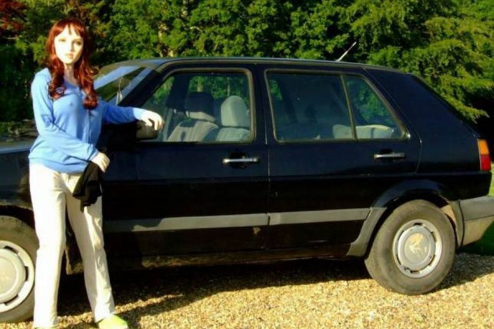 Szexbabával hirdeti használt autóját 6 | Vezess Szexbabával hirdeti használt autóját 6