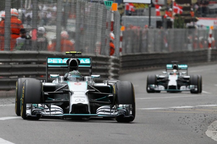 F1: A Mercedes csak játszik a mezőnnyel 4