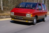 Utólag minden olyan egyértelmű. De amikor a Renault 9 (kilenc) Espace-t tudott eladni az első hónapban, az egyterűs kaland katasztrófának tűnt