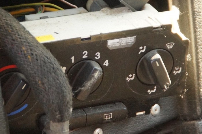 Mit szabad és mit nem bontóból venni? 10 | Vezess Klímakonzol: ha elégett egy zárlat miatt, nem érdemes méregdrágán újat venni