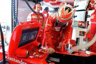 F1: Vettel megtámadja a Merciket 30