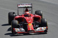 F1: Vettel megtámadja a Merciket 37