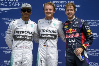 F1: Vettel megtámadja a Merciket