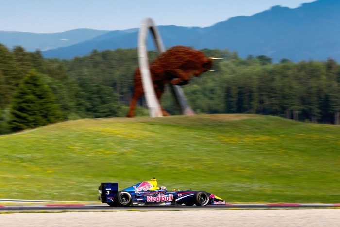 F1: A Mercedes nem lakhat a Red Bull szállodájában? 4