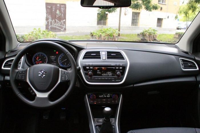 Teszt: hosszabb távon a családi Suzukival 9 | Vezess Minőségérzetben a Suzukik nincsenek elmaradva a konkurenciától