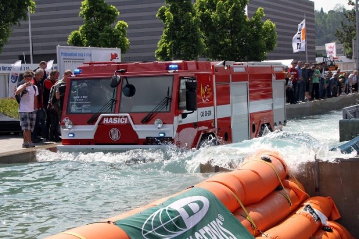 Vízen járó Tatra tűzoltóautók 6