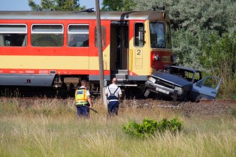 200 métert tolta a vonat az autót
