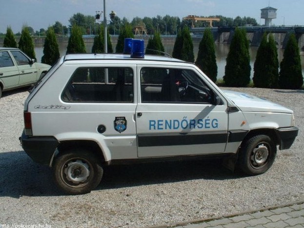 Ilyenekkel járnak a rendőrök 12