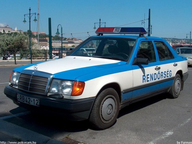 Ilyenekkel járnak a rendőrök 23