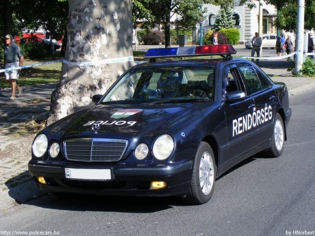 Ilyenekkel járnak a rendőrök 24