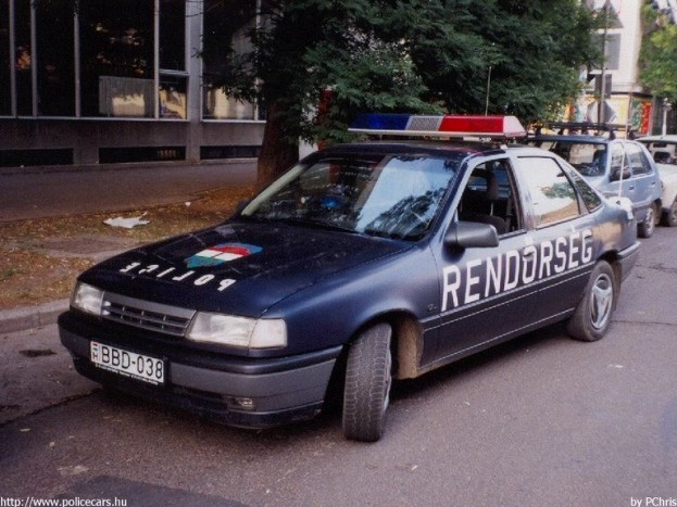 Ilyenekkel járnak a rendőrök 11