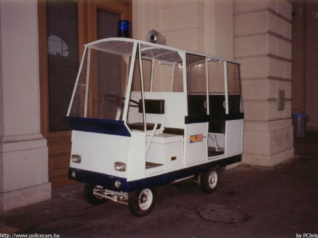 Ilyenekkel járnak a rendőrök 21