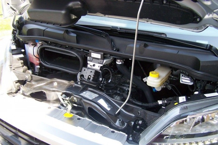 Színre lép a hatodik generáció 8 | Vezess A 2.3 literes, 150 lóerős dízelmotor felülnézetből