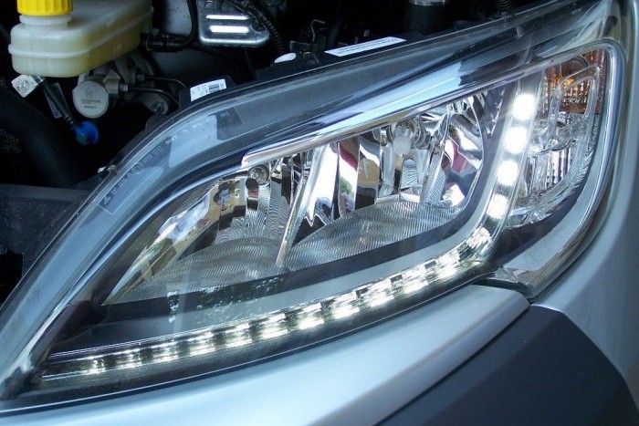 Színre lép a hatodik generáció 7 | Vezess Az új lámpatestben már a nappali menetfényt biztosító LED-sor is helyet kapott