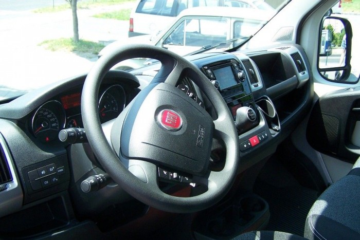 Színre lép a hatodik generáció 9 | Vezess Az új Ducató valóban személyautós kényelmet kínál