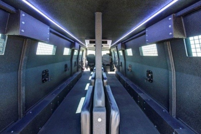 Brutális páncélozott jármű rendőröknek 6