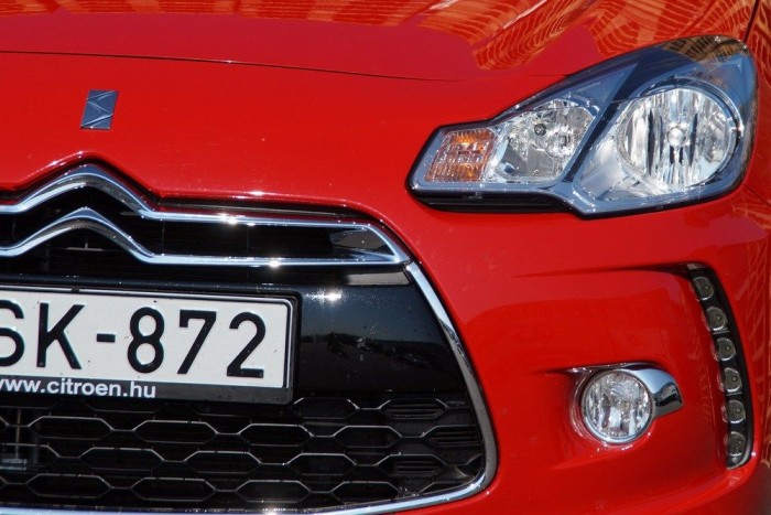 Nagy szem a lányok szívének meglágyítására, látványos, agresszív ál-kopoltyú a fiúknak