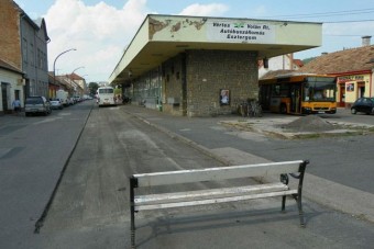 Lemaradt az utolsó buszról, lopott egyet a hazaútra