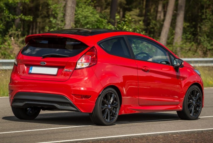 A Fiesta, ami veri a Bugatti Veyront 8 | Vezess A Fiesta, ami veri a Bugatti Veyront 8