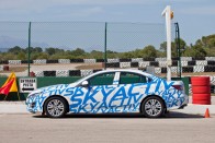 2011-ben egy kifutó Mazda6-ba építve a gyár megmutatta, mire készül új fejlesztéseivel. Azóta a Skyactiv-technika az összes új generációs Mazdában megtalálható, a takarékosságnak nem feltétele egy feláras kivitel megvásárlása