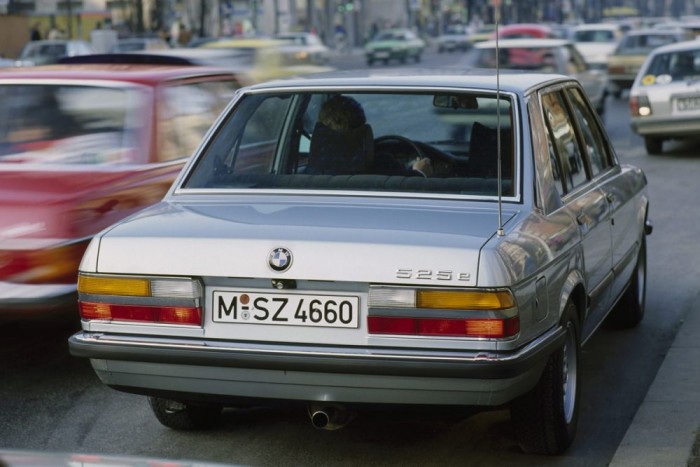 Fogyasztás: benzinesek, dízel-étvággyal 12 | Vezess Automata váltóhoz különösen jól illett a kis fordulaton jól húzó, 240 Nm nyomatékú motor. EfficientDynamics helyett elég volt egy e betű