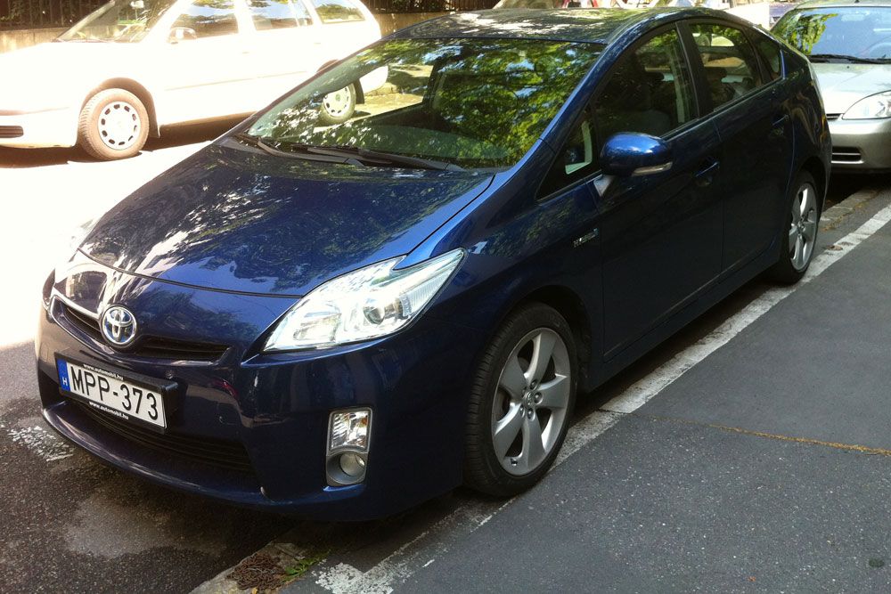 Ellopták kollégánk kékmetál Toyota Priusát, ha látja, kérjük, jelezze felénk.