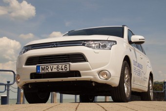 Összkerékhajtású Mitsubishi 1,9 literes fogyasztással