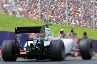 F1: Massának a bokszban ment el a dobogó