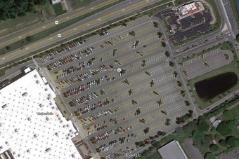 Oszlásnak indult tetemet találtak a parkolóban