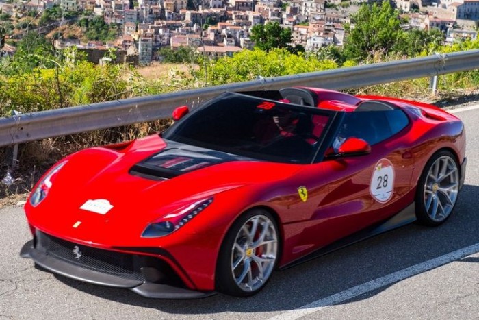 Mégsem kapott hibrid hajtást a hiper-Ferrari