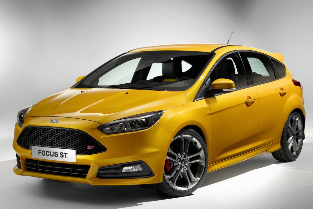 Bemutatták a Ford Focus ST új generációját. Futóművét áthangolták, telezsúfolták biztonsági rendszerekkel, a legnagyobb szenzáció azonban a kínálatban szereplő TDCI motor