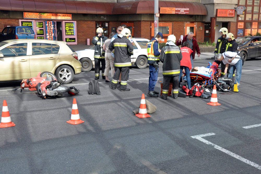 A nap képe – Karambolos mentő látott el sérülteket 4