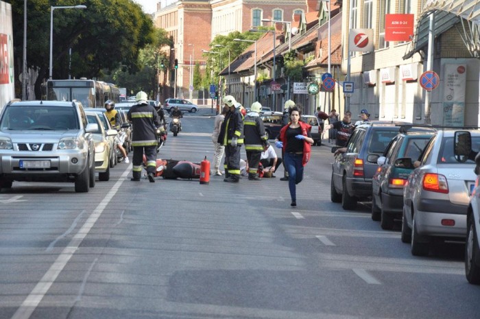 A nap képe – Karambolos mentő látott el sérülteket 6 | Vezess A nap képe – Karambolos mentő látott el sérülteket 6