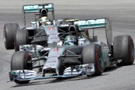 F1: Le a kalappal a Mercedes előtt! 8