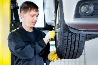 Kiokosítanák az autósokat a gumikról