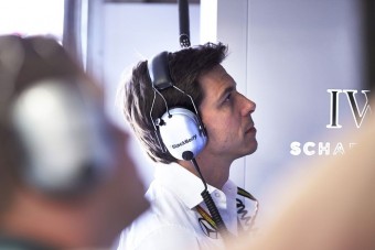 F1: Összetörte magát a Mercedes-főnök