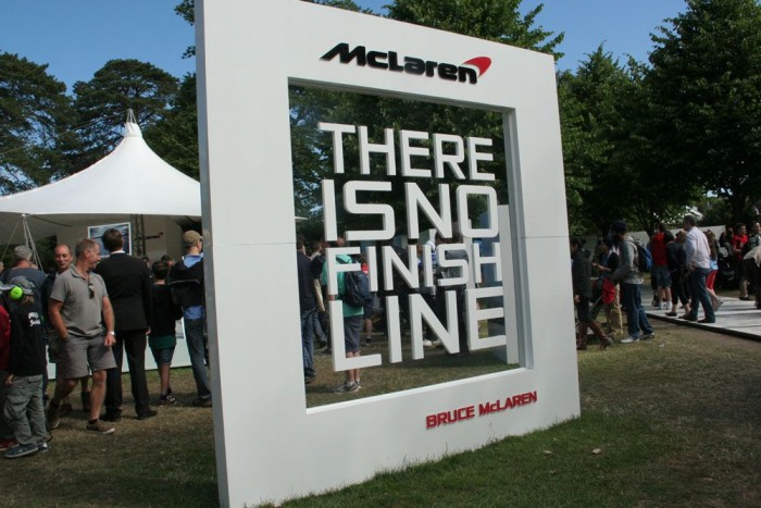 A patinás brit márka névadójának hitvallása tökéletesen igaz az egész showra