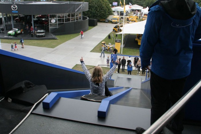 Hátul a gyerkőcöket foglalkoztatták