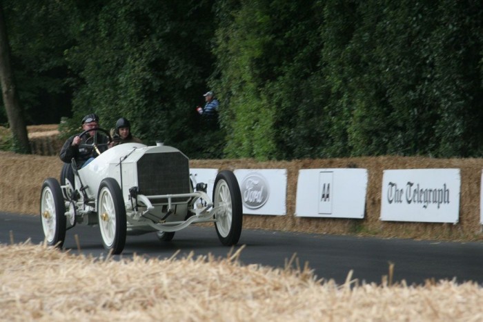 Sőt, a veterán versenyautók híres hegymászást is végigfotóztam a pálya mellől