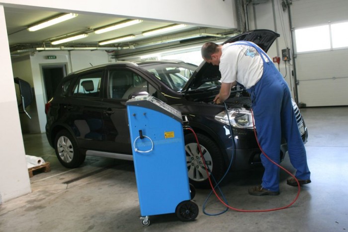 Autópályán járva alig kopik az autó, ha egyenletes sebességgel haladunk