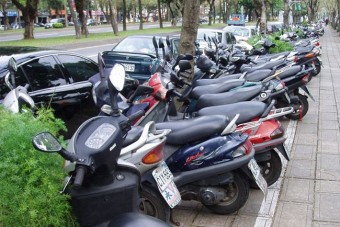 Rendszámosítanák a robogókat