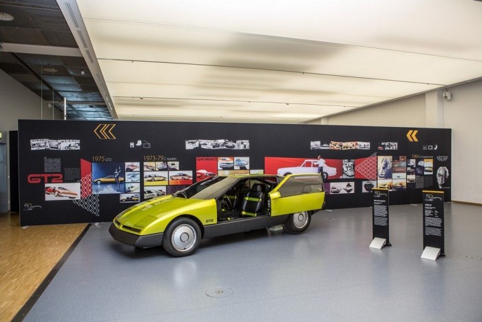 Ez a GT második generációjának tanulmánya. Lehet jobb, hogy nem lett belőle igazi autó