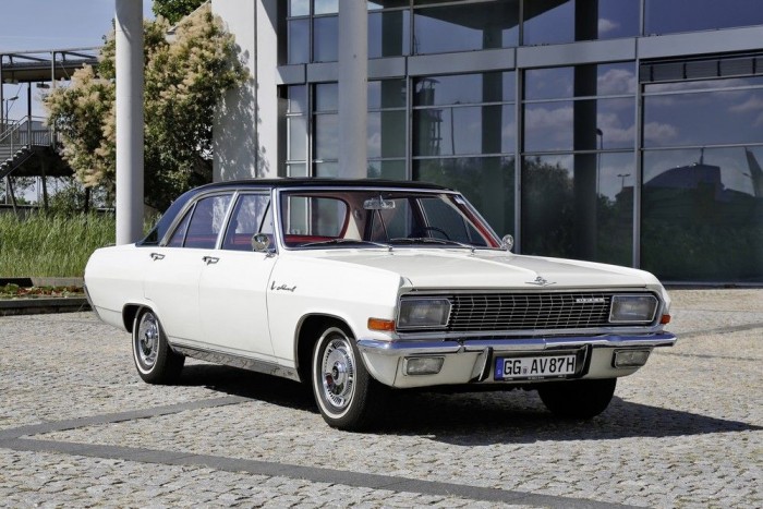 Így született a legizgalmasabb Opel 2 No, ezt még a tengerentúlon tervezték. Az Admiral A V8-as benzinmotorja és Powerglide automataváltója is egyenesen Detroitból érkezett