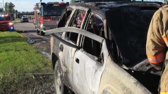 Puszta kézzel tépte fel a lángoló autót