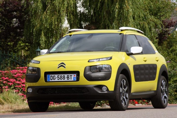 Ellentámadásban a francia autóipar 5 Nem veszi át a C3 Picasso helyét - mondta a C4 Cactus projektfőnöke az autóról. Várhatóan a kis egyterűnek is lesz utóda, bár a szegmens nagyon visszaszorult