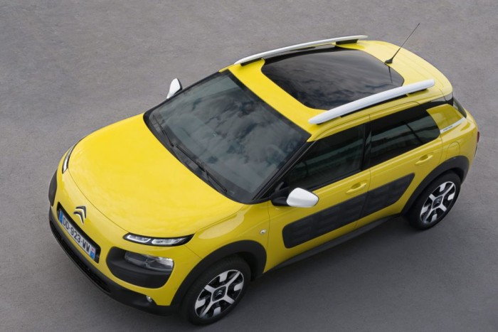 Hat kilót hozott az árnyékoló helyett erősen színezett üvegtető