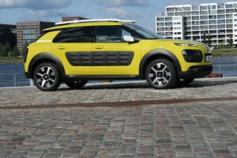 Ellentámadásban a francia autóipar