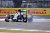 F1: Hamilton lerobbant, de első 70
