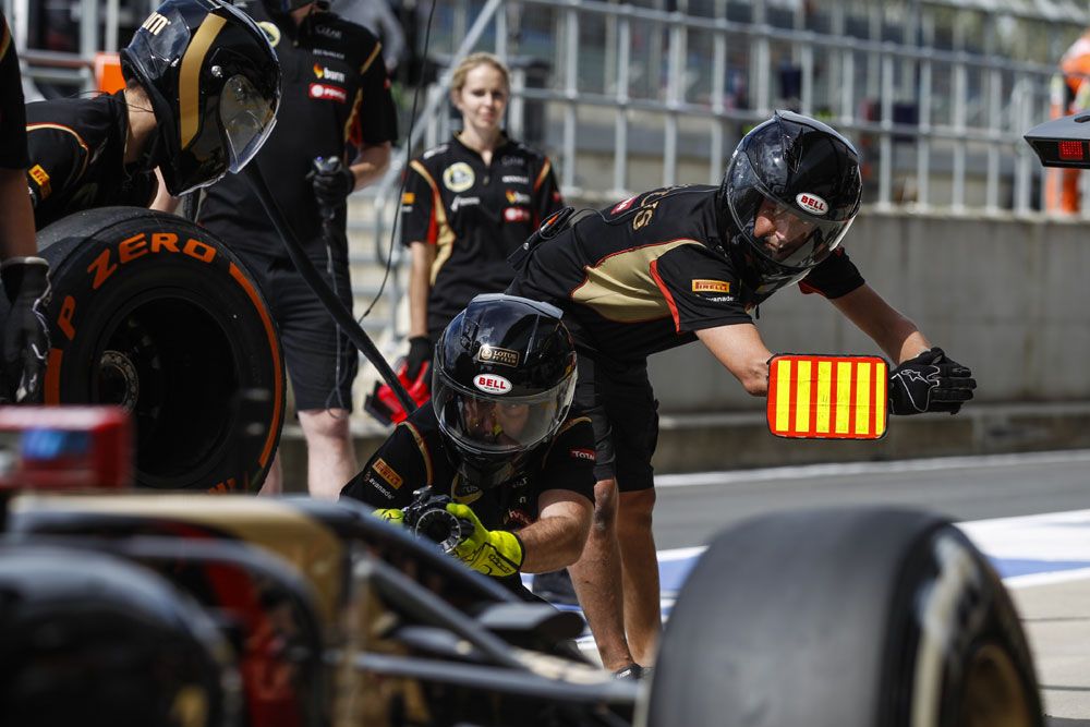 F1: A Mercinél nincs pánik, a lapok leosztva 34